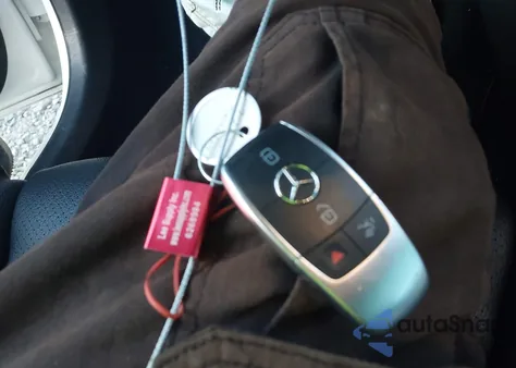 2020 Mercedes-Benz Glc 300 4Matic z USA, uszkodzony, nr VIN WDC0G8EB5LF687802